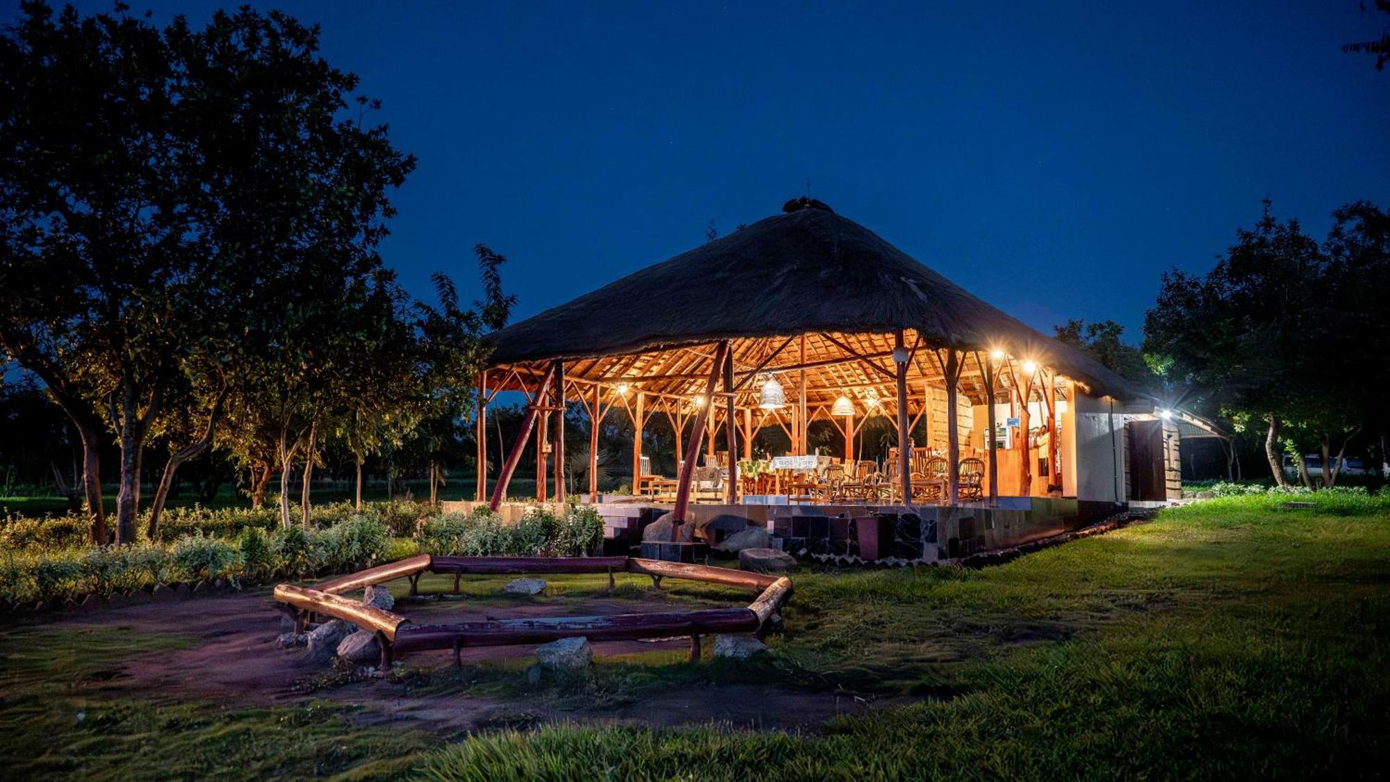 Mama Washindi Lodge Pakwach Екстер'єр фото